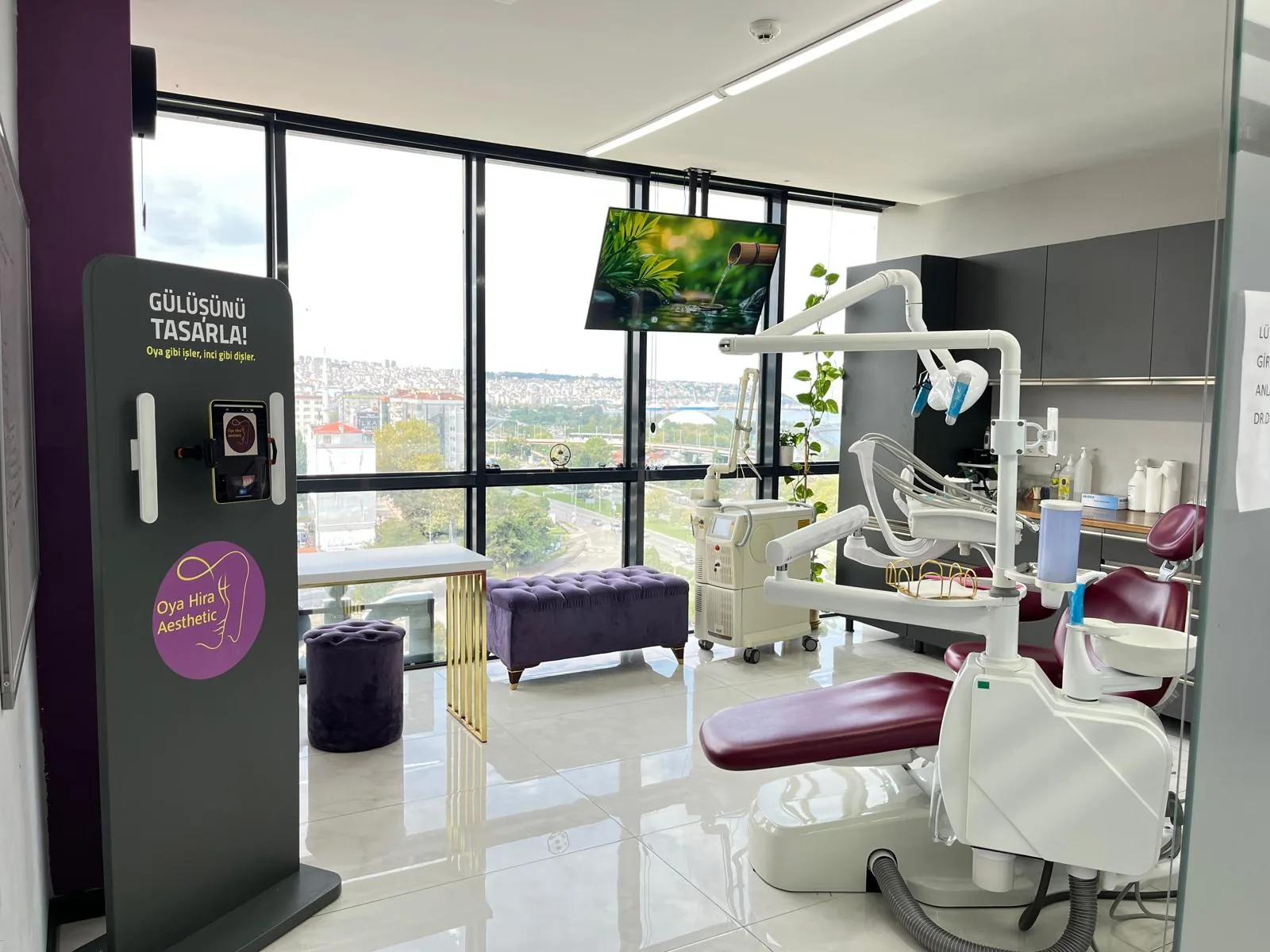 Samsun manzarasına açılan gerçek diş kliniği tedavi odası